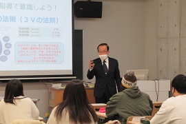教員就職特任指導員の指導講座の様子